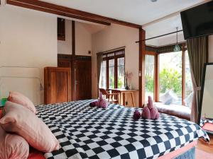 Malathi Wooden House with Pool View