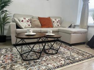 Cozy House Sleeps 2 with Free Parking