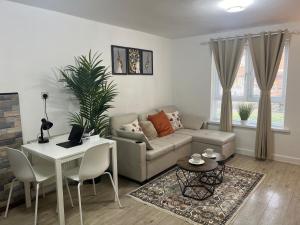 Cozy House Sleeps 2 with Free Parking