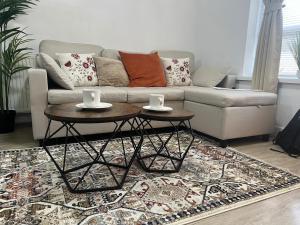 Cozy House Sleeps 2 with Free Parking