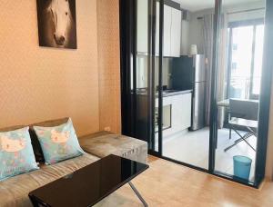 The Base市中心网红超大泳池 高速网络