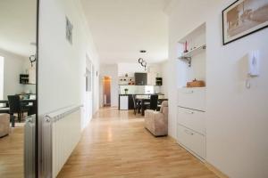 12 Beds 4 Baths 2 Renovated Apts 2nd & 3rd Flr