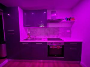 Appartements Nuit magique jacuzzi, terrasse & lit motorise - 008 : photos des chambres