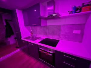 Appartements Nuit magique jacuzzi, terrasse & lit motorise - 008 : photos des chambres