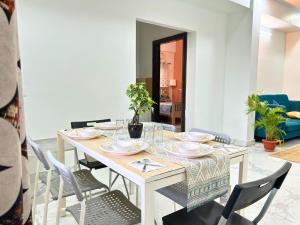 Cityscape Comfort - Stylish 3BHK Central Getaway