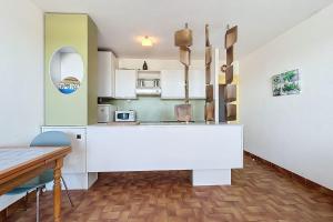 Charming T2 with terrace on the seafront