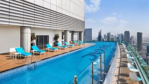 Near Dubai Mall - Pool Access - SunView - KingBed