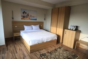 Rosetta Pyramids Inn