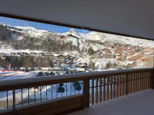 Apprt moderne 70m2, 3 chbr, 6 pers, sur les pistes, tout équipé, garage intérieur