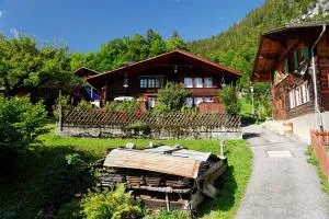 A Charming Swiss Family Chalet Daheim - Isenfluh