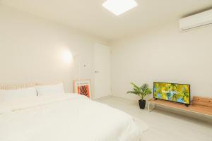 Gangnam, near subway, full option, 2 bedrooms, 2 Queen,Up to 4 people