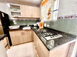 Casa amplia, habitaciones con aire acondicionado