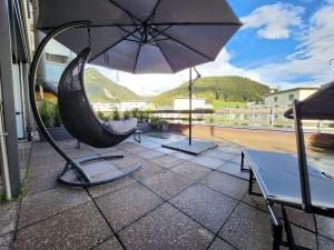 Für 4 Pers neben Talstation Parsennbahn Bünda-Lift Skipiste mit privater Dachterrasse