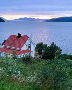 Idyllic house by the fjords and mountains - Tresfjord