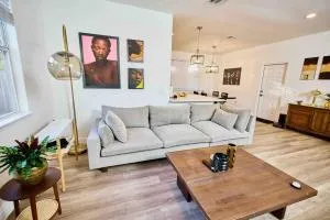 East Austin Artistic Home - 圆石城