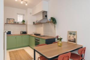 CharmCity Apartment with Air-condition