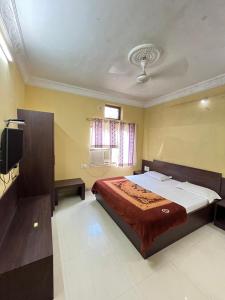 Hotel Gopi Vallabh I 200mtr from shreenathji temple only 966o9o1oo6