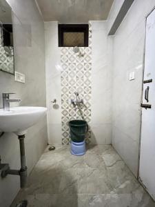 Hotel Gopi Vallabh I 200mtr from shreenathji temple only 966o9o1oo6