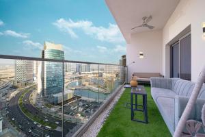 Upscale 2BR in Lively Building