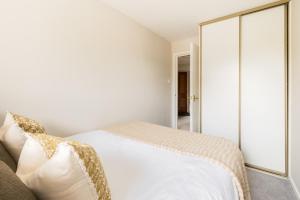 Modern 2-Bedroom Apartments with Free Parking in Leamington Spa