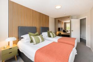 Modern 2-Bedroom Apartments with Free Parking in Leamington Spa