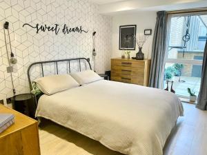 Stylish & Modern 2-Bed London Apartment with Private Terrace - Apartmány, Londýn