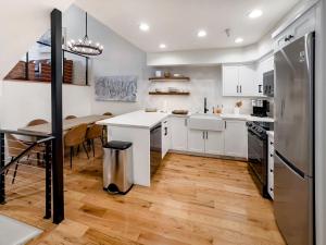 Woodside Elegance Ski-In Ski-Out Escape