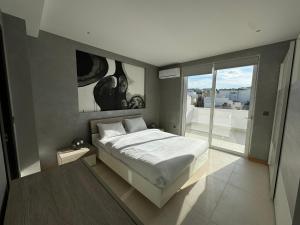 Giuliani Seafront Penthouse 16