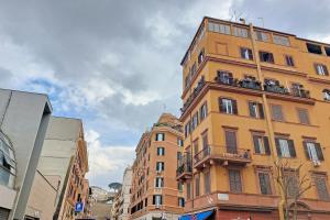6 People Apartment at Vatican
