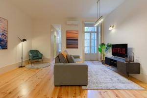 Spacious apartment with patio at historic center