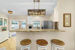 Luxe SwimSpa + Backyard Oasis, Beach 1.5 mi By Vacation Your Way