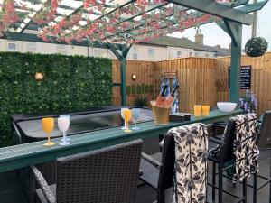 Tower Suites - HOT TUB sleeps 14