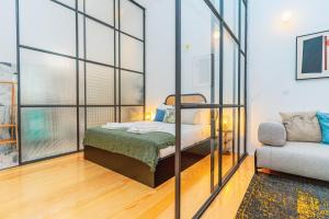 Fancy apt in iconic street full of historic houses