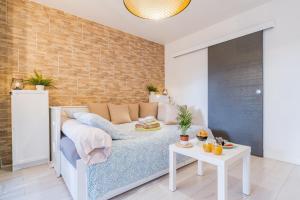 Appartements Les Elfes - avec entree autonome, clim neuve, jardin, parking prive & gourmandises offertes ! - : photos des chambres