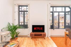 Gorgeous and central flat w. view to charmy square