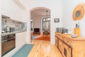 Gorgeous and central flat w. view to charmy square