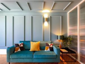 Award-winning loft design with view to Douro River