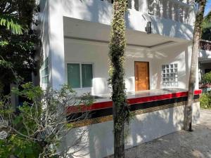 Charming Villa Suite with Cozy Terrace near Beach