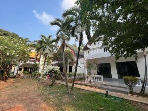 Charming Villa Suite with Cozy Terrace near Beach