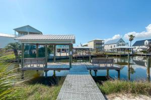 Pink Bungalow w Private Beach! Girls Getaway!