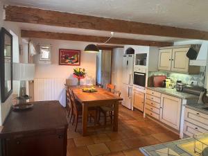 Maisons de vacances Domaine La Cigogne, Provencal house with pool & big garden : photos des chambres