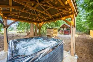 Trout Corner wooded tiny home - Forks