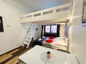 Elly Modern Oldtown Apartments