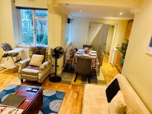 Sweetdreams Residences Collection - Stylish Fully equipped 2 bed in Kensington and Chelsea by Ricky & Giustina - Perfect for long stays!