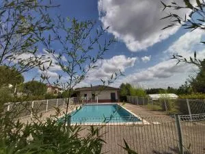 Le Sporting Land - avec entrée autonome, parking privé & sa piscine ! - - Broze