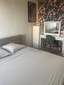 Quiet modern apartment & near city center