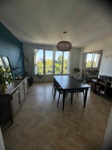 Quiet modern apartment & near city center