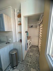 Quiet modern apartment & near city center