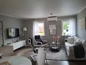 Kattugglans gästhus i utkanten av Ljungby - 永比