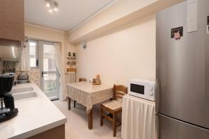 Large Central Apartment 5 minutes to Thissio Metro & Acropolis